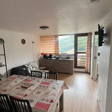 Appartement Au Pied Des Pistes Avec Garage Privé - Fr-1-814-13 *